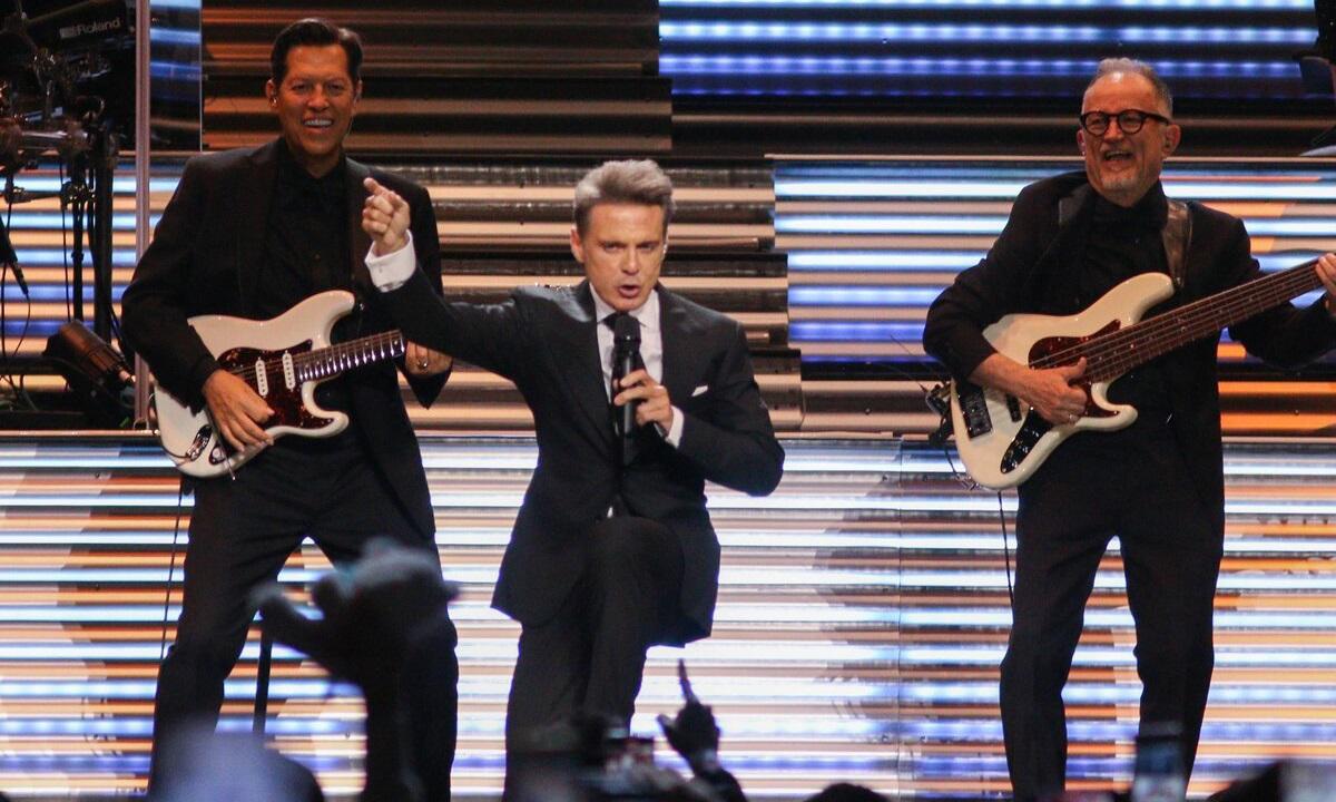 Luis Miguel demuestra su humildad y convive con sus fans tras show en Argentina