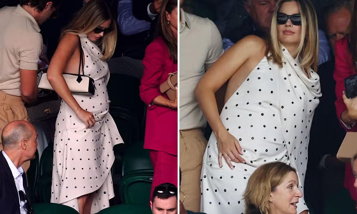 Margot Robbie presume su ‘baby bump’ en Wimbledon