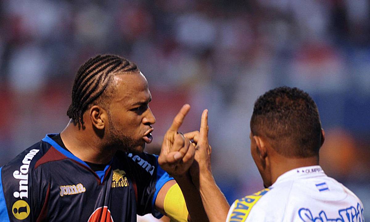 Víctor Bernárdez disputó varios clásicos ante Olimpia con la camiseta del Motagua.