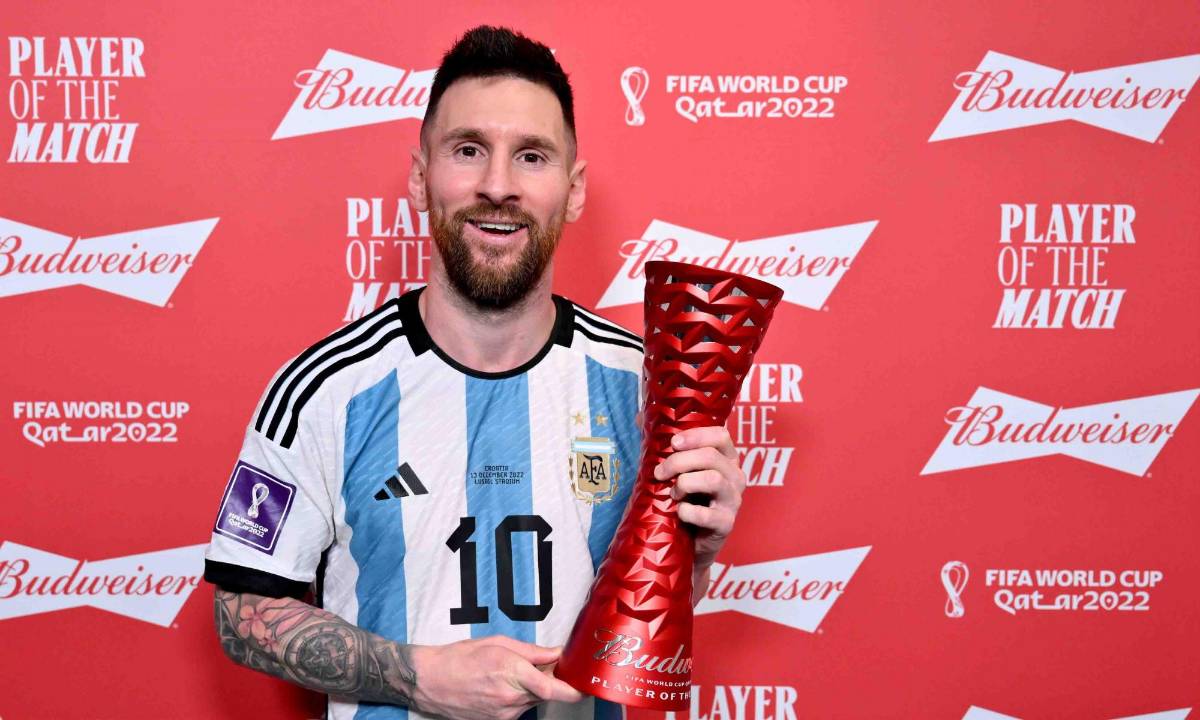 Messi sorprende con lo que hizo con el trofeo MVP de la semifinal