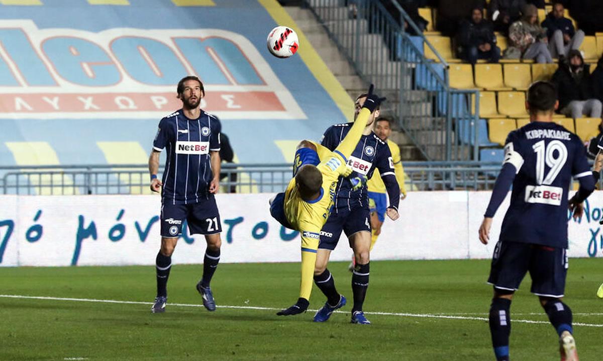 Así fue el golazo acrobático de Deiby Flores contra el Atromitos.