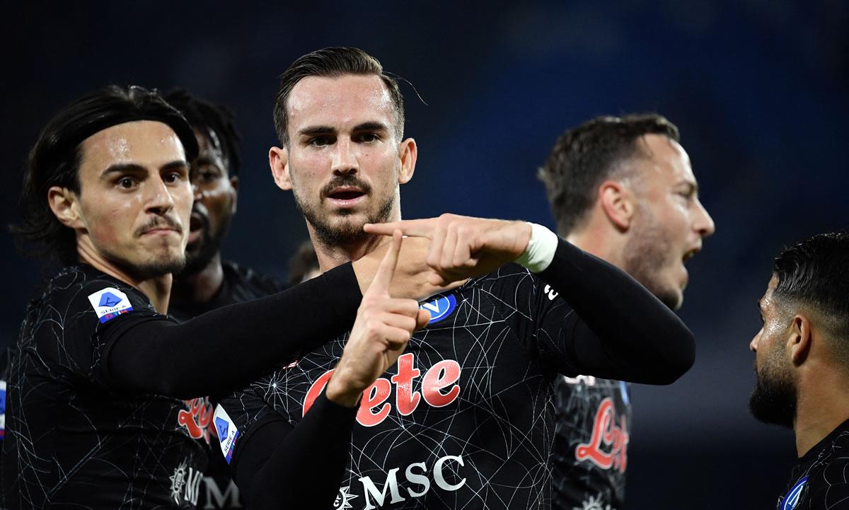 Fabián Ruiz festejando su gol que abrió el camino de la victoria del Napoli.
