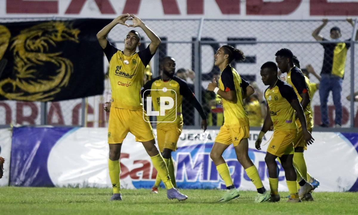 La celebración de Devron García tras marcar su gol contra el Honduras Progreso.