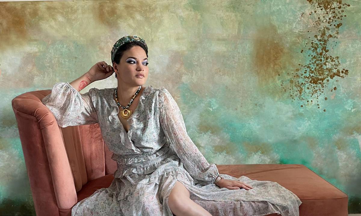 Nora Buchanan: una apasionada artista itinerante que transmite la magia del arte