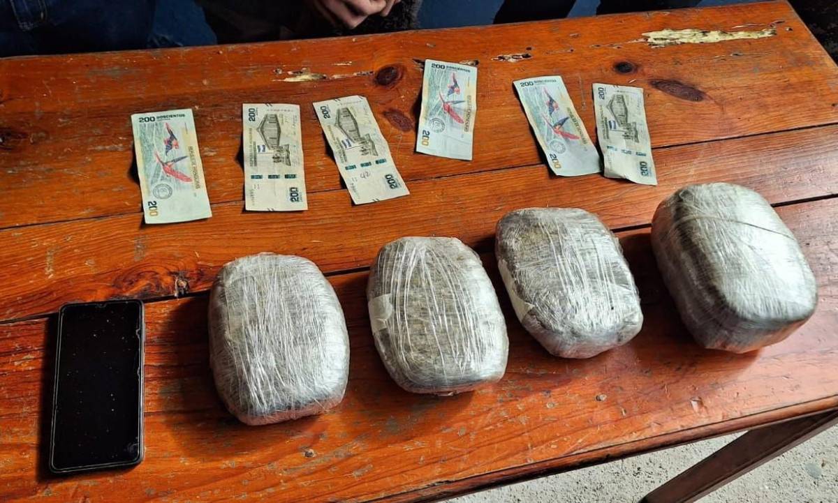 Droga, dinero y un celular decomisados a un hondureño en Copán.