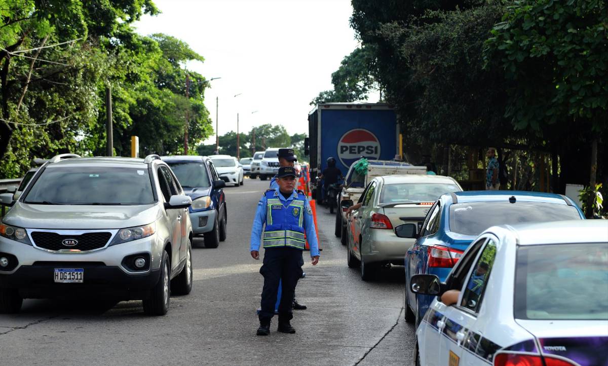 Infernal tráfico por caída del puente Saopín