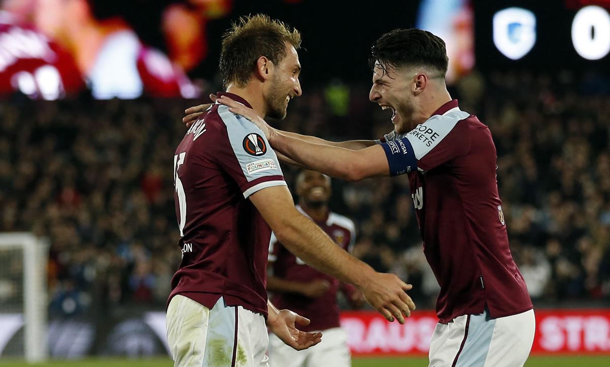 Craig Dawson y Declan Rice festejan el primer tanto del partido frente al Genk.