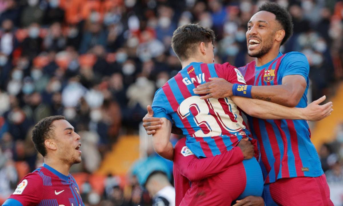 Aubameyang fue la figura al marcar un doblete en Mestalla.