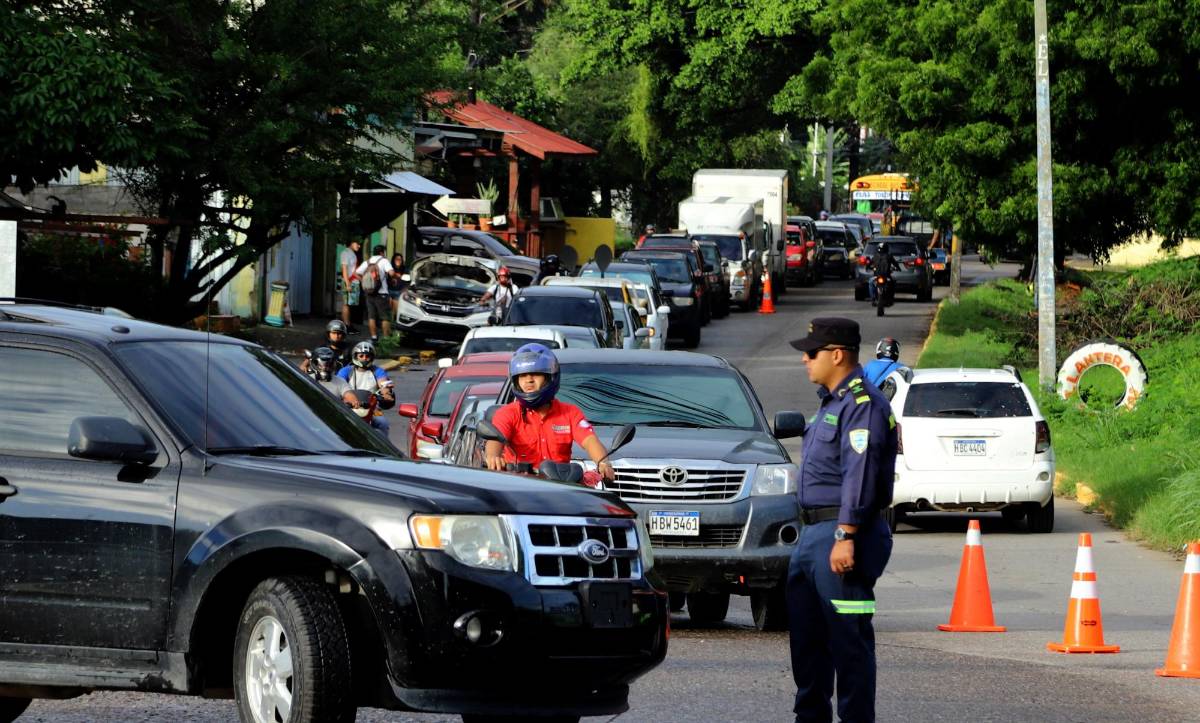 Infernal tráfico por caída del puente Saopín