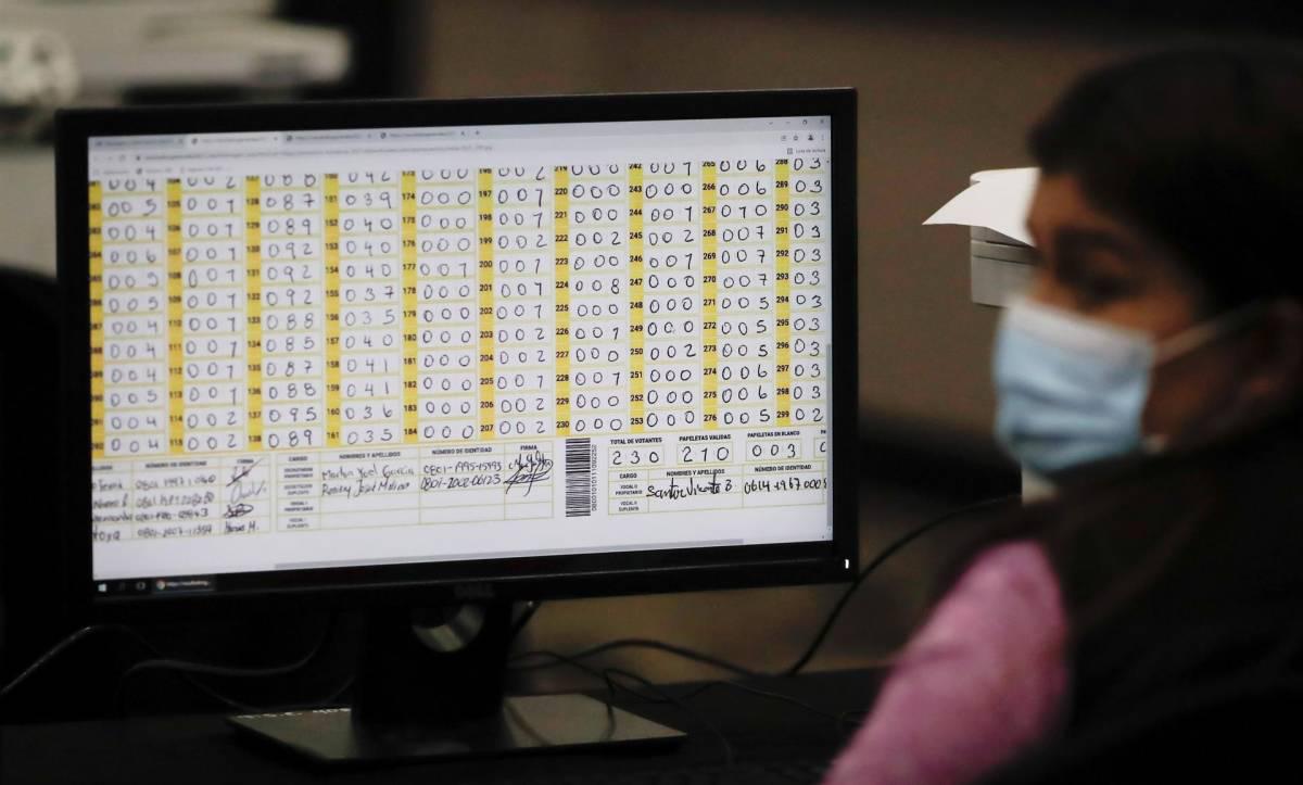 Tres empresas presentan ofertas en licitación del TREP para elecciones