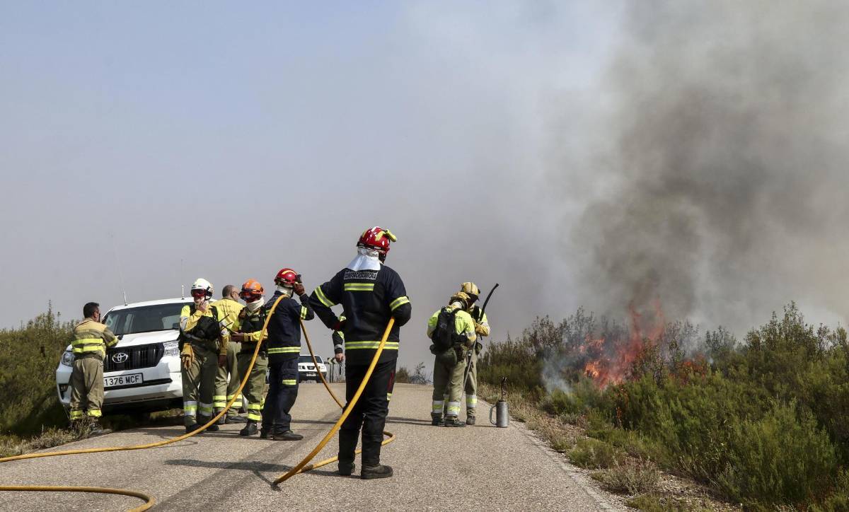 Un muerto y  miles de evacuados por incendio en Madrid