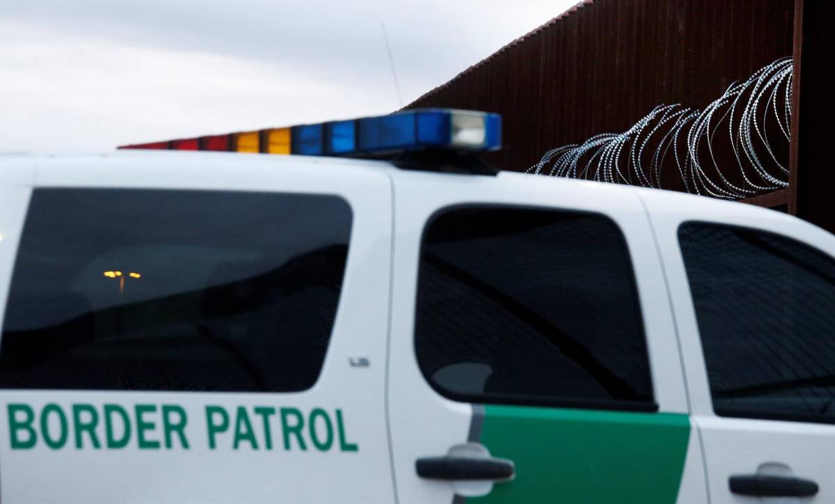 Hallan a más de 80 migrantes, entre ellos hondureños, en casa de seguridad en Texas