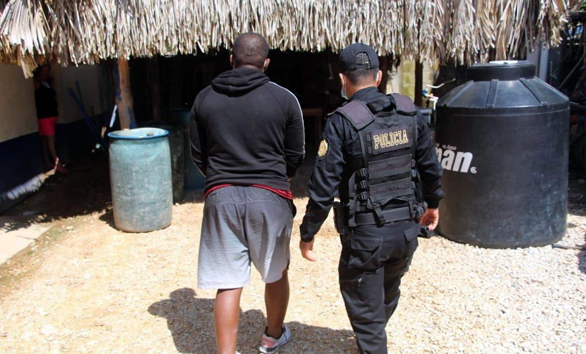 Darwin Oliva después de ser capturado por la PNC.