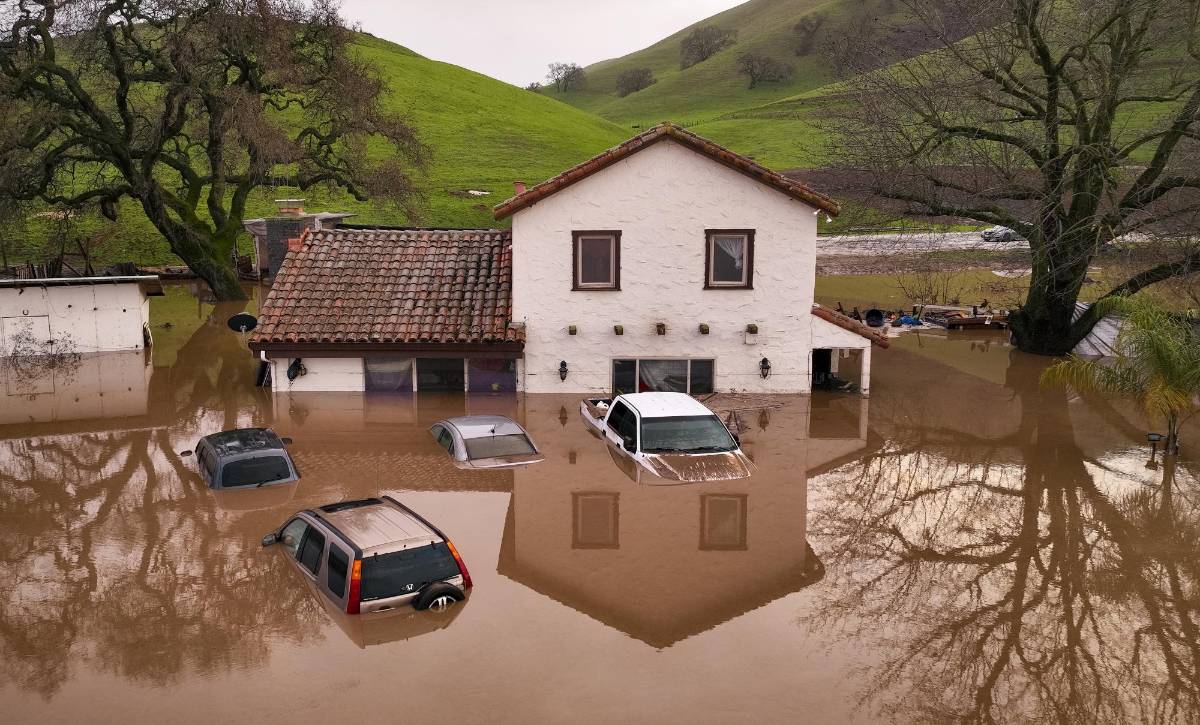 California sigue en alerta por tormentas que dejan ya 14 muertos