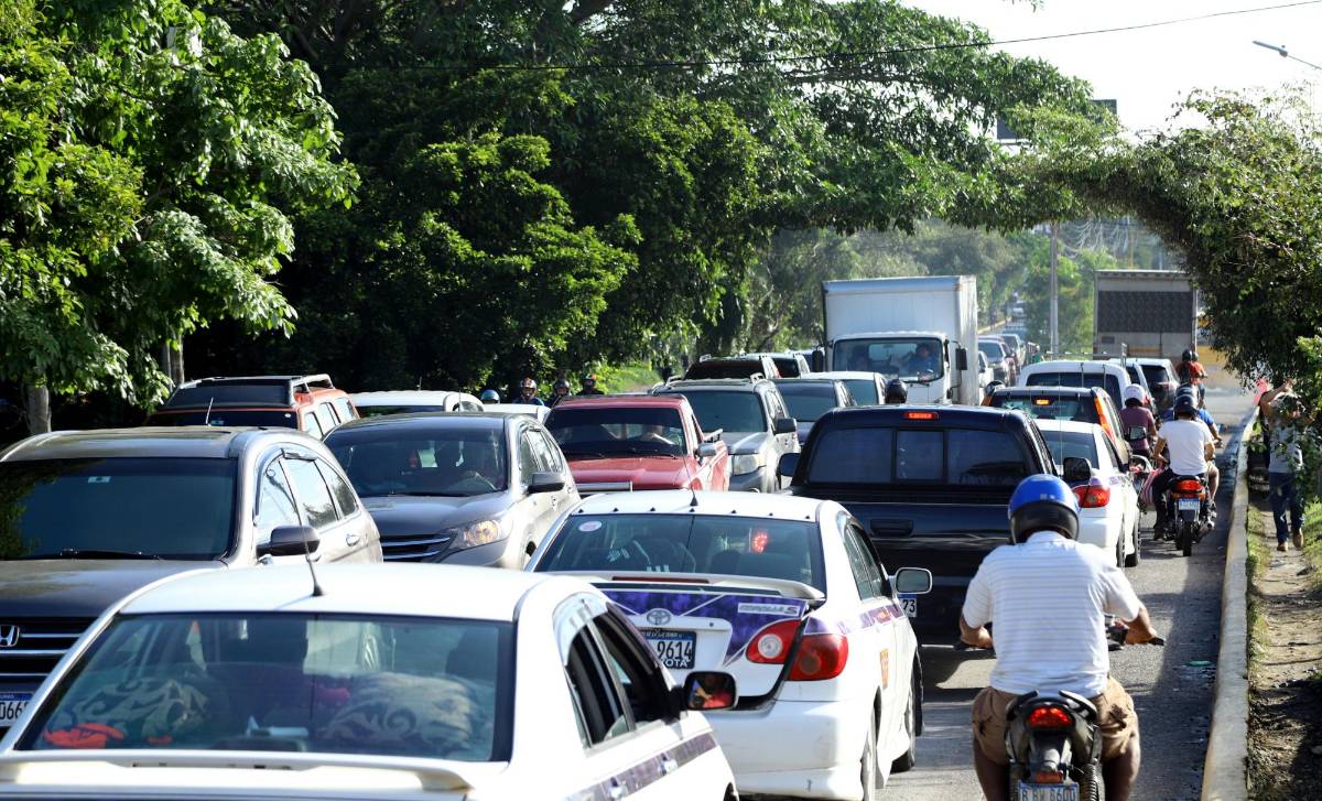 Infernal tráfico por caída del puente Saopín