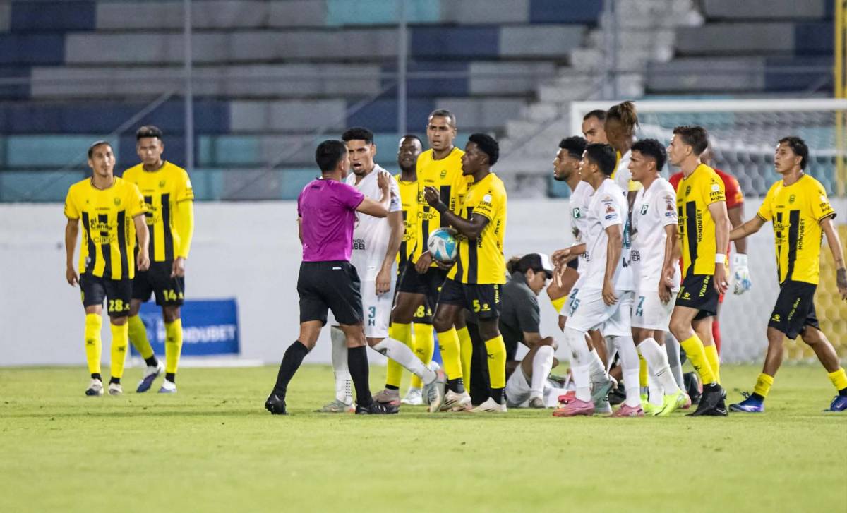 Festín en el Platense-Real España, show de Welcome y jugador salió en camilla