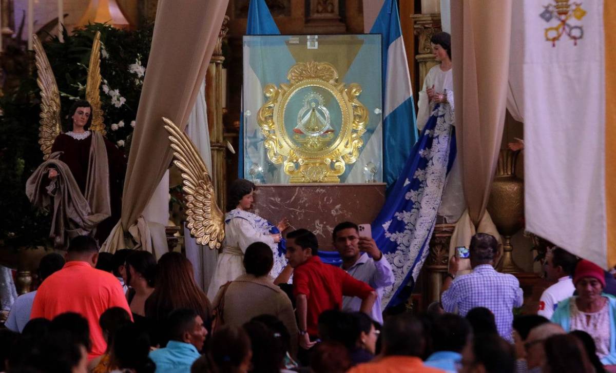 Fe en la Virgen de Suyapa mueve a miles de hondureños