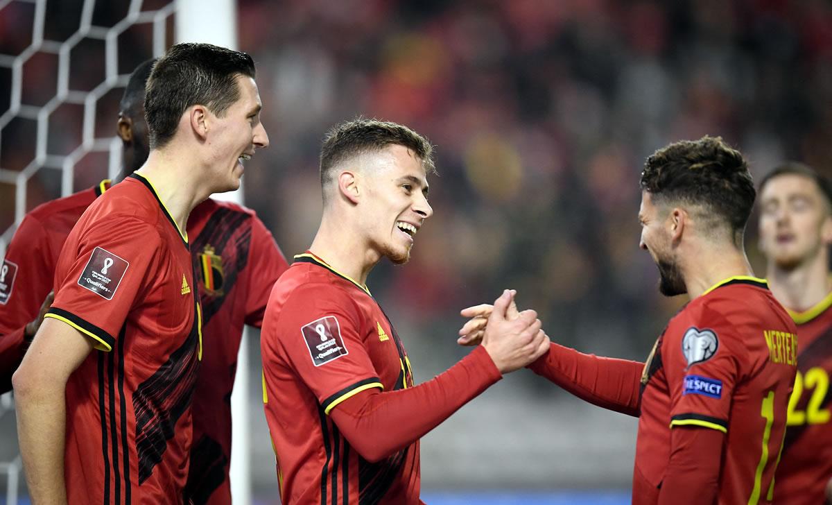 Thorgan Hazard cerró la victoria de Bélgica.