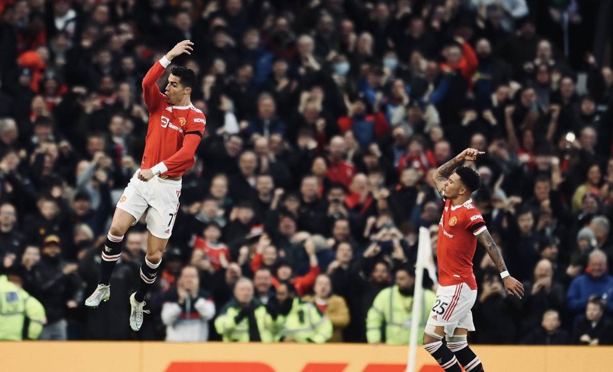 Cristiano Ronaldo se destapa con hat-trick y le da valioso triunfo al Manchester United