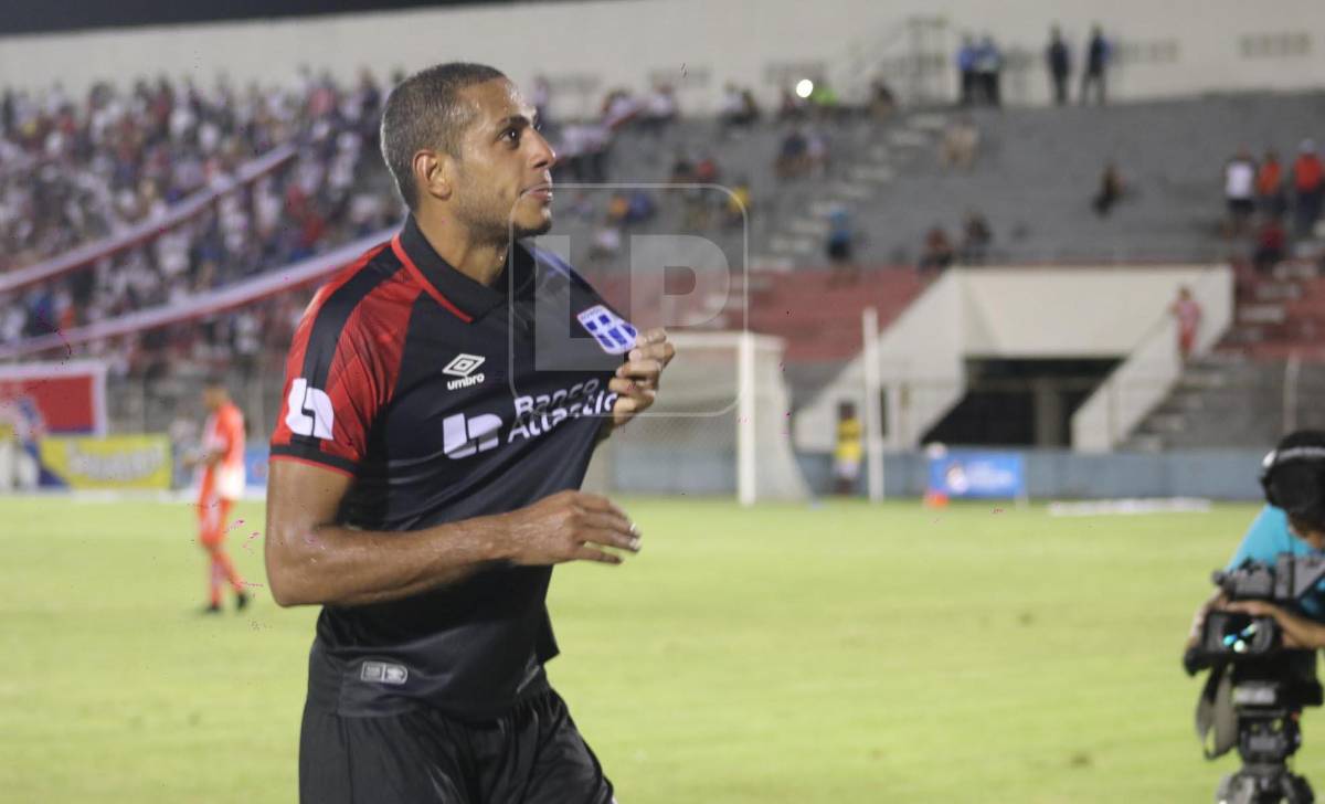 Eddie Hernández recibe fuerte castigo tras su expulsión en el Vida- Olimpia