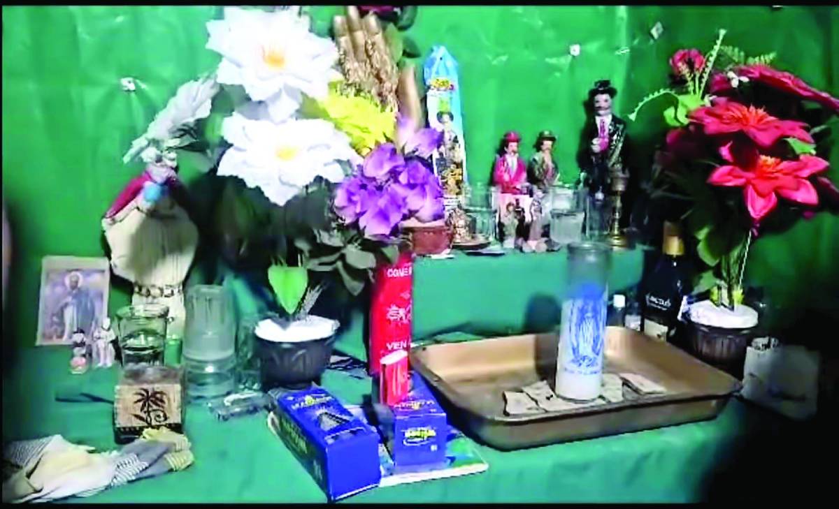 En Chamelecón fue encontrado un altar de ocultismo y un narcotúnel.