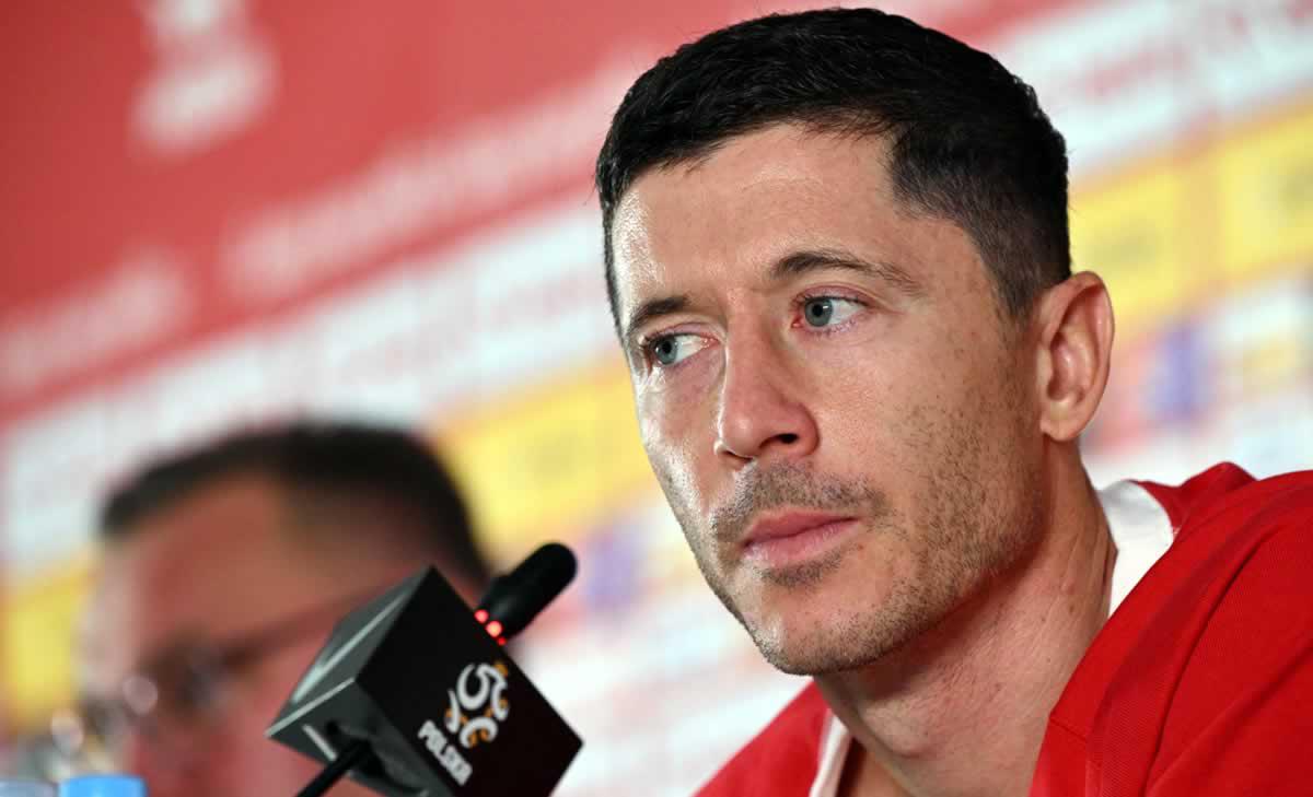 Lewandowski se queja tras su sanción: “Es demasiado larga, el gesto no era al árbitro”