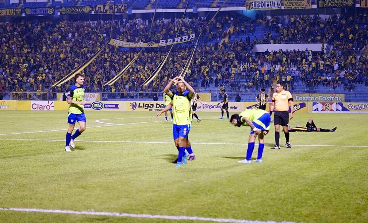 El festejo de Cristian Cálix para sellar el triunfo del Olancho FC.