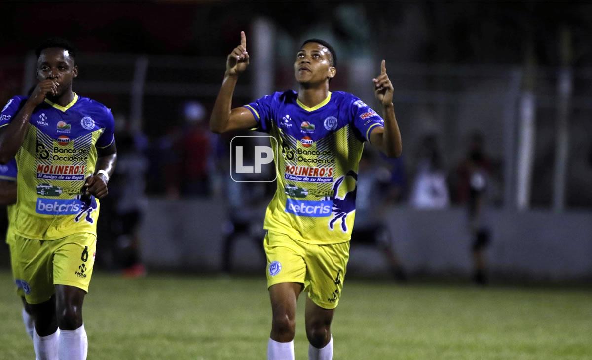 Kenny Bodden le dio el empate al Victoria en el duelo.