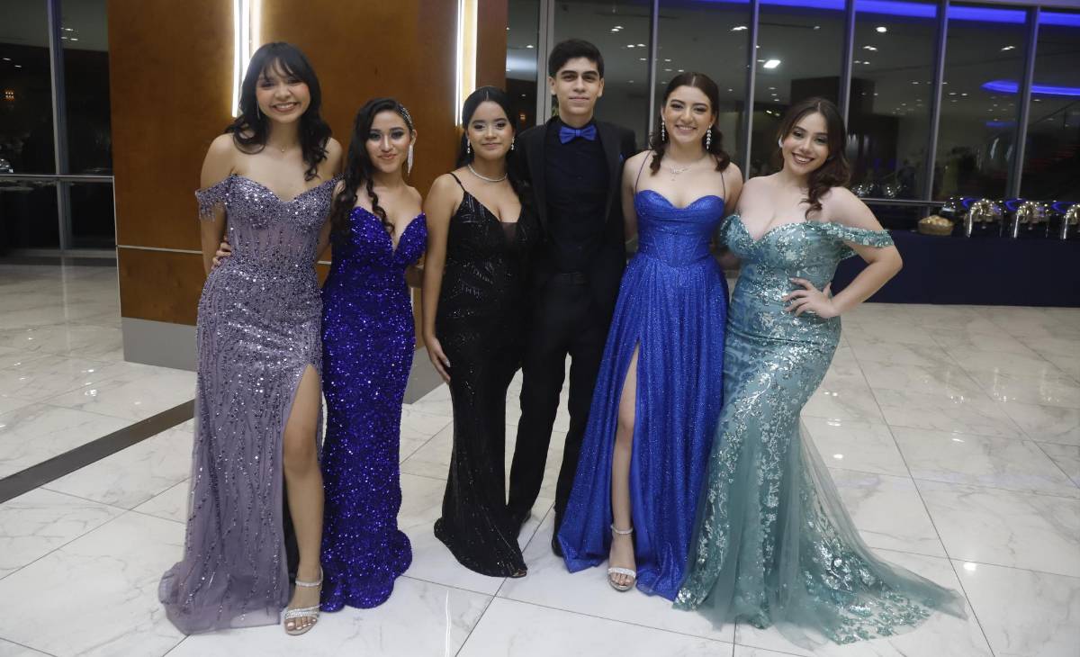 Seniors de la Saint Peter’s Academy celebran su fiesta de graduación