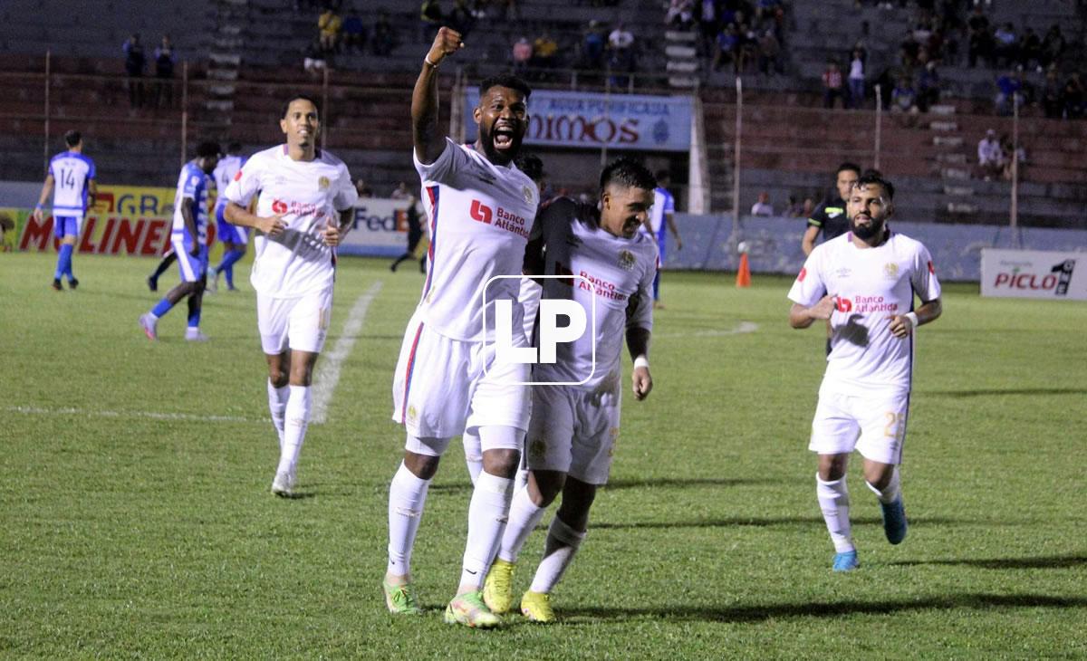 Michaell Chirinos le dio el triunfo al Olimpia con su doblete.