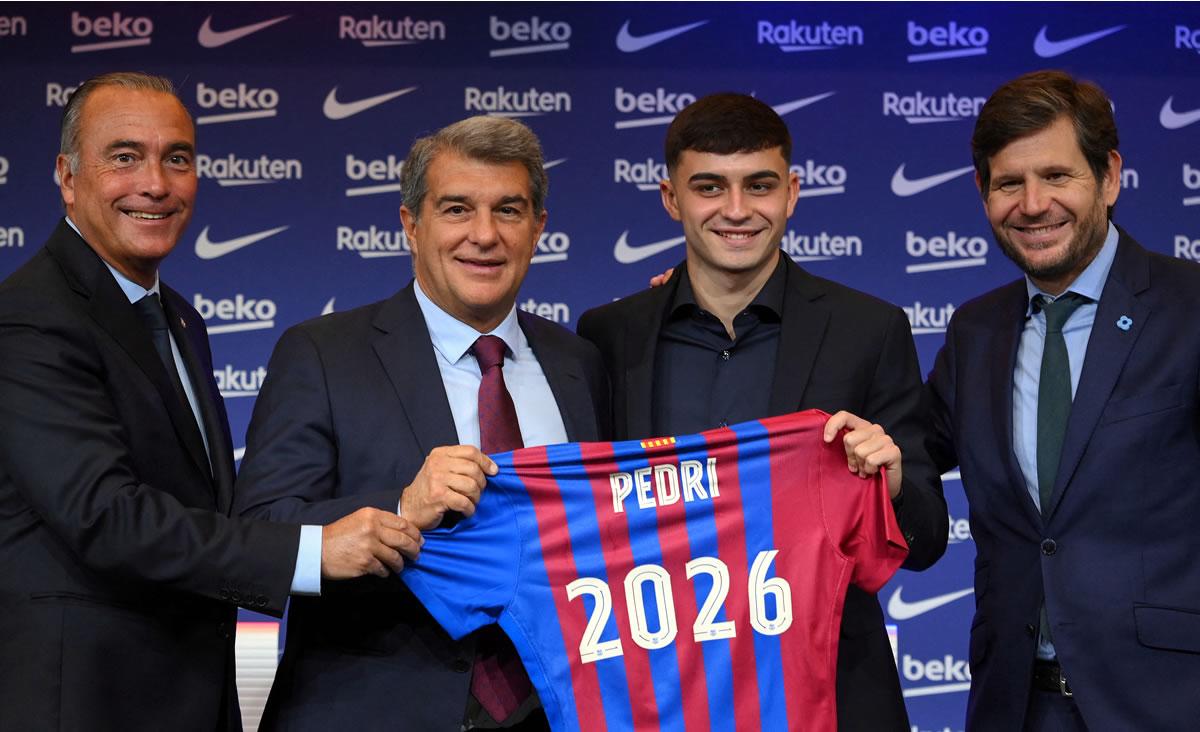 Pedri, feliz tras renovar su contrato con el Barcelona.