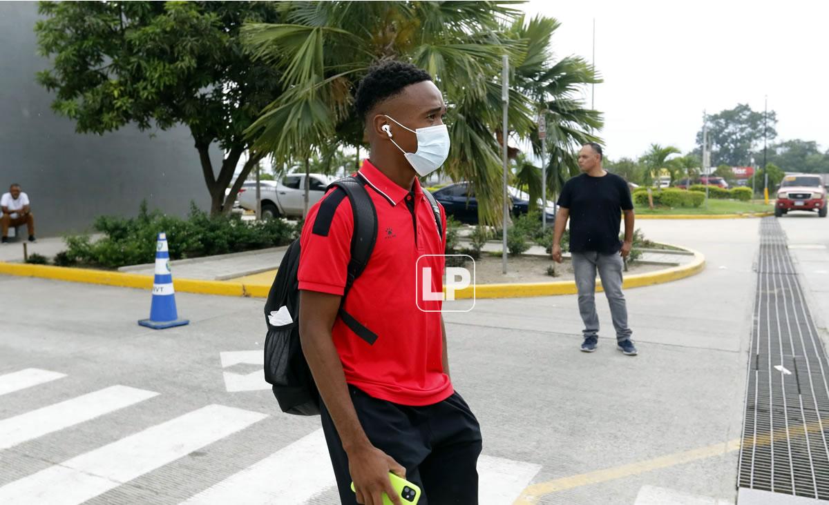 El futbolista hondureño Bryan Félix llegó con el Alajuelense para jugar contra el Real España.