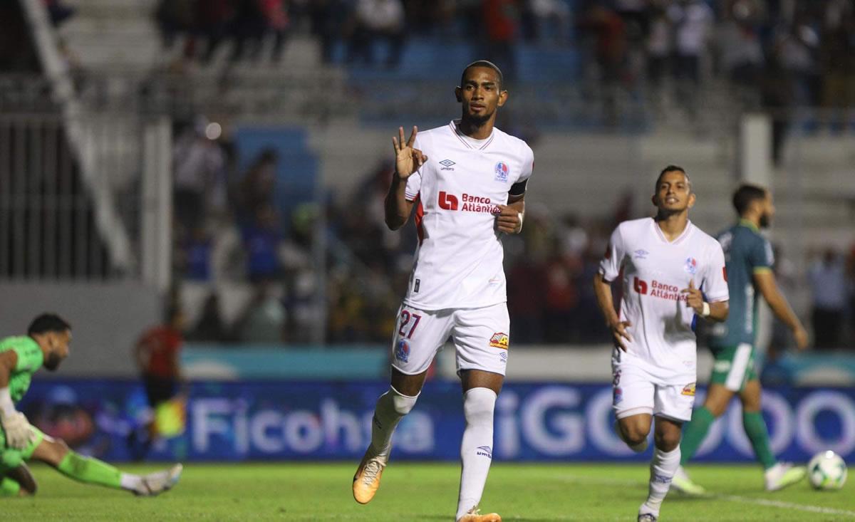 Así celebró Jerry Bengtson su tercer gol contra el Marathón.