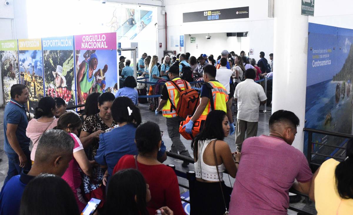 Viajeros opinan sobre condiciones del aeropuerto Villeda Morales