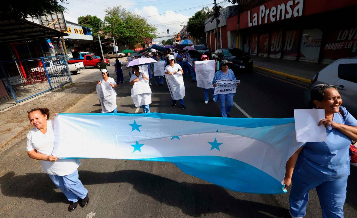 Enfermeras marchan para exigir reajuste