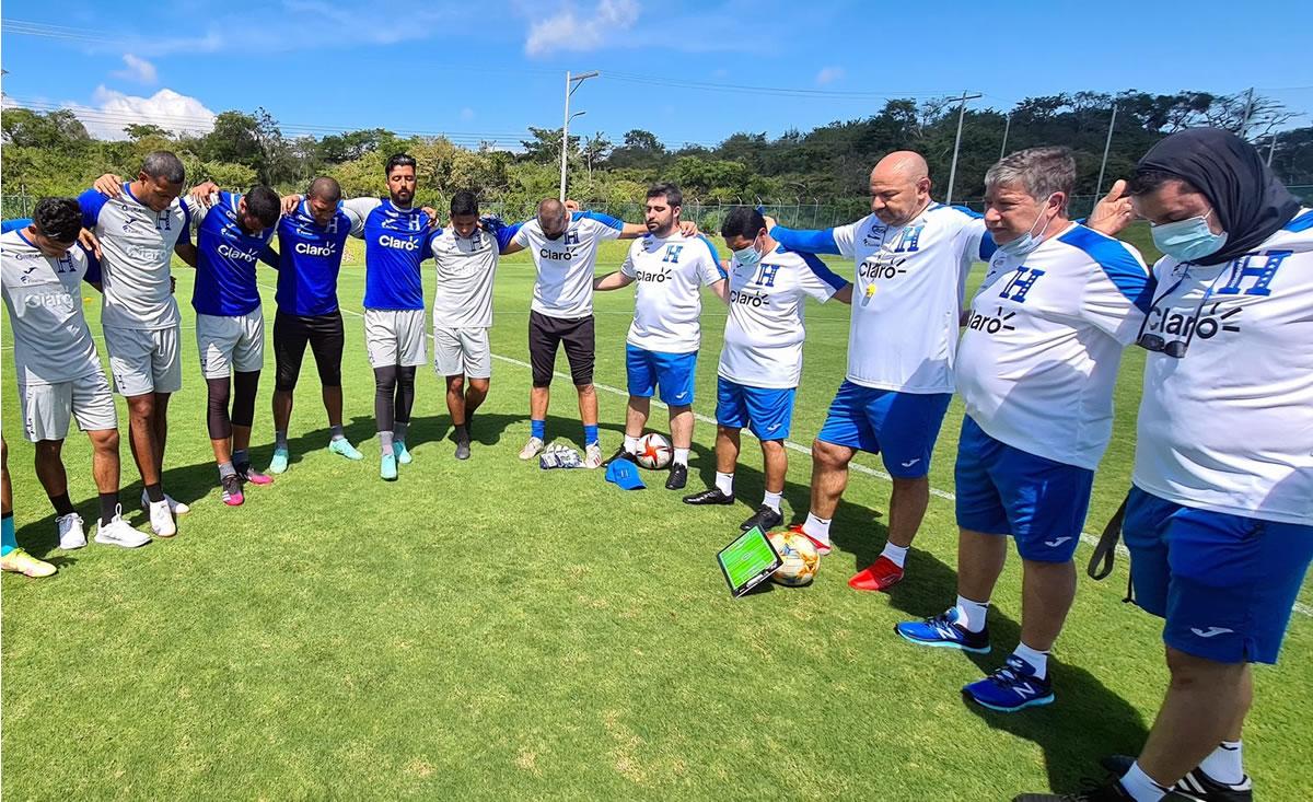 ‘Bolillo‘ Gómez en su primera práctica como entrenador de la Bicolor.