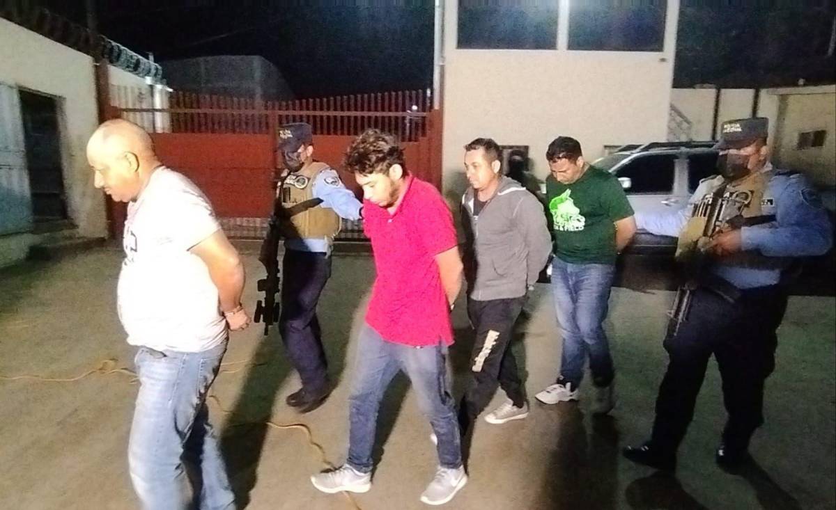 Policía de la Dipamco durante la captura de los seis acusados de extorsiones.