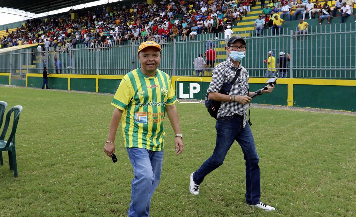 Luis Girón disfrutó del primer partido de su equipo en su estadio que lleva su nombre.