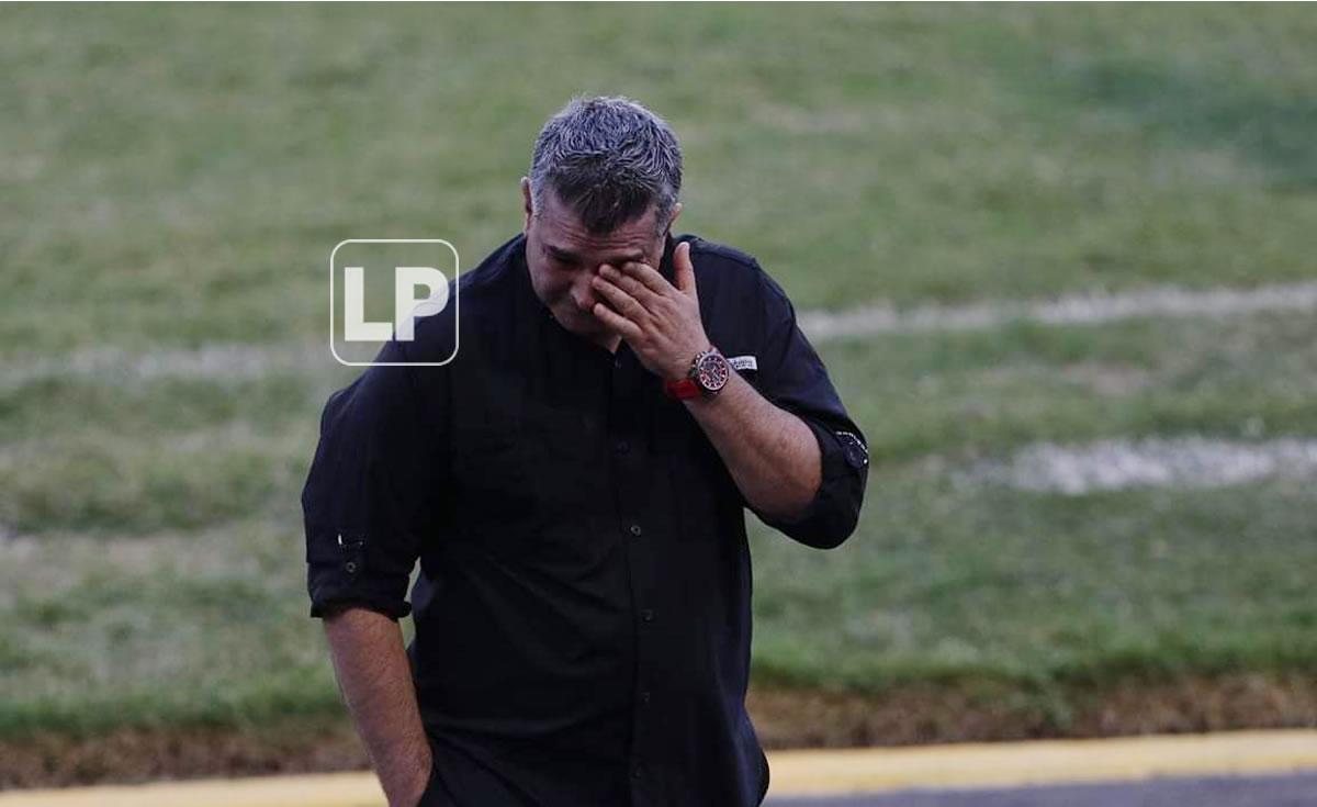 Diego Vázquez no pudo contener las lágrimas tras el segundo gol de Motagua ante Platense.