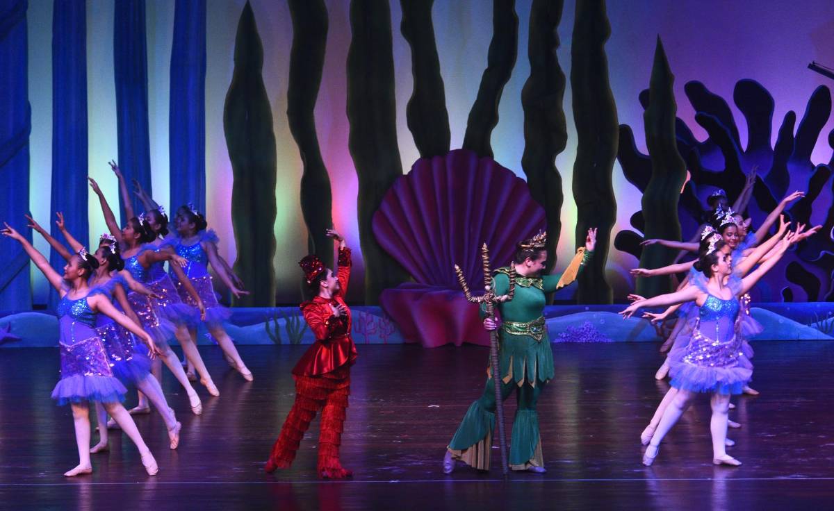 Academia de Bellas Artes celebra su show artístico navideño