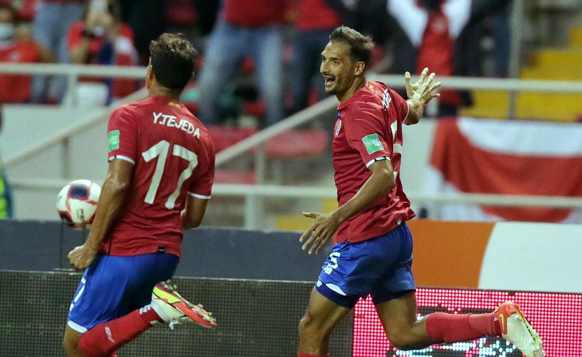 Costa Rica remontó a El Salvador y logró primer triunfo del octagonal de Concacaf