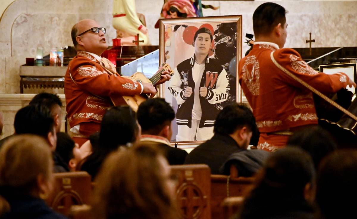 Se celebró una misa fúnebre para los hermanos Yeymi Rubi Paz Gutiérrez, de 13 años, y Ángel Gustavo Adolfo Paz Gutiérrez, de 8 años, y su primo, Geremías Gutiérrez Gómez, de 22 años, después de que murieran en un incendio en Baltimore.