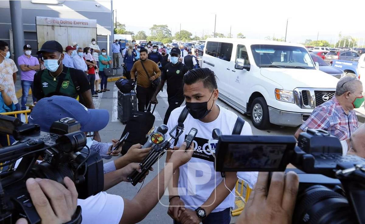 Denil Maldonado atendió a los periodistas.