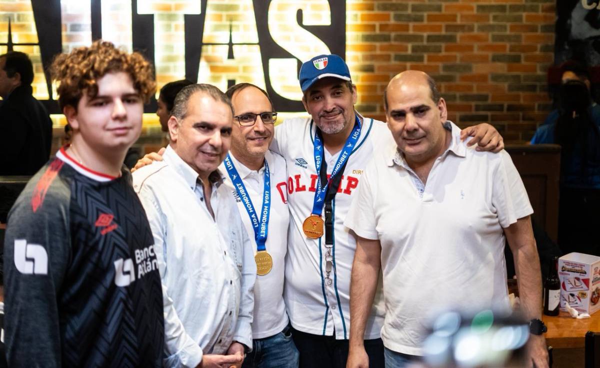 Cena íntima del Olimpia tras la 40, leyenda presente y un 'infiltrado'