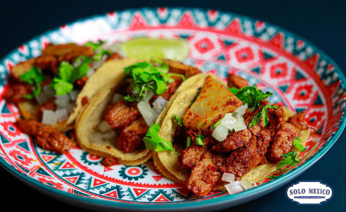 Si es amante de los tacos o la comida mexicana, disfrute del variado menú que tiene Solo México.