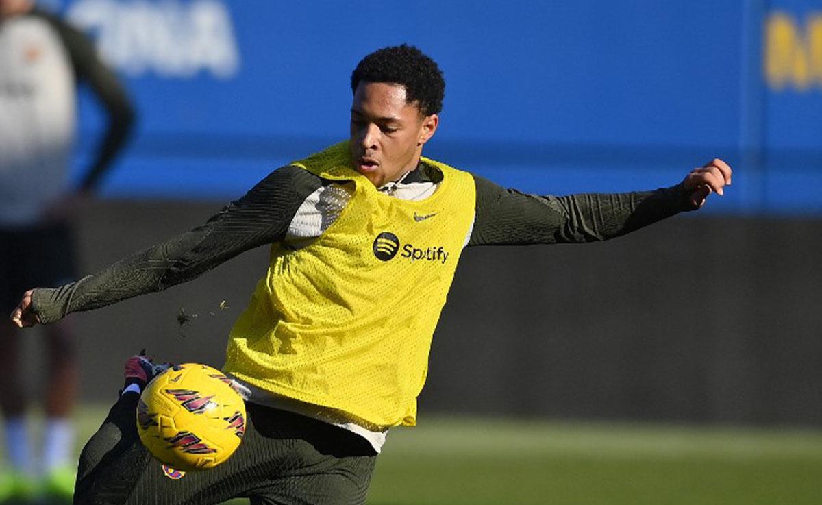 El brasileño Vitor Roque no quiere seguir en el FC Barcelona.