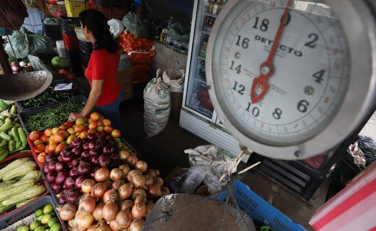 Canasta básica cerrará el año a un costo de casi L13,000