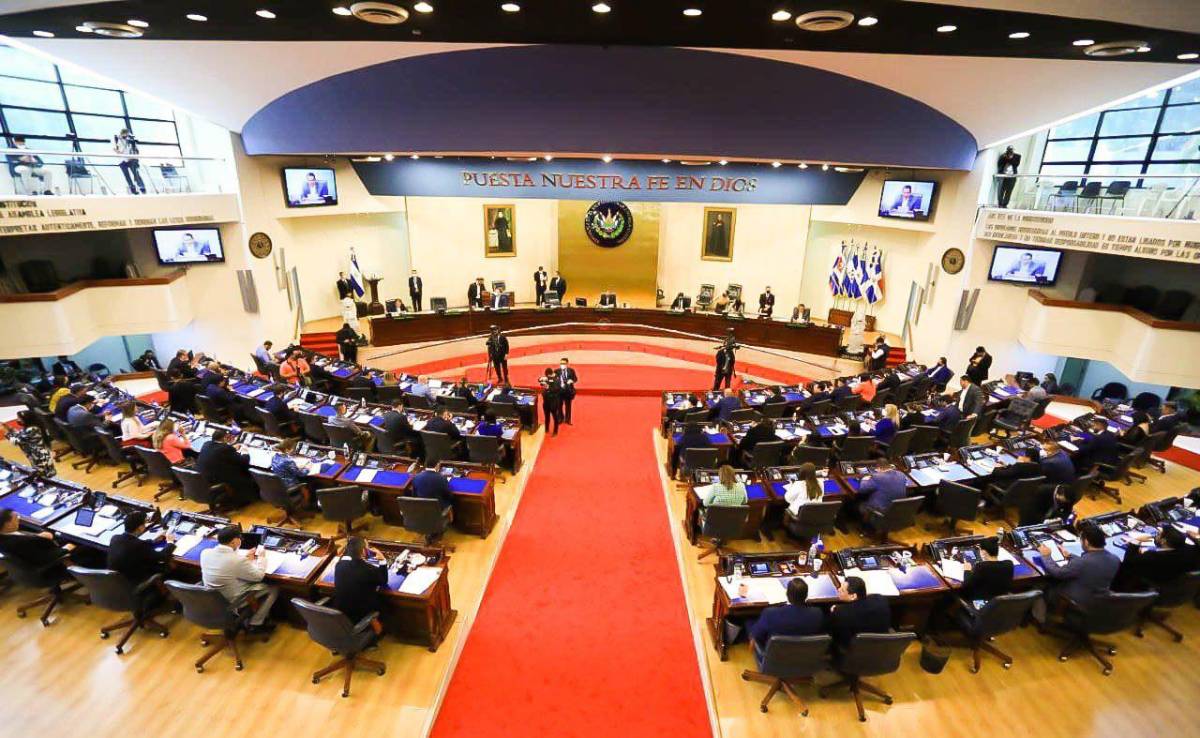 Congreso salvadoreño aprueba reforma que crea “agente encubierto digital”