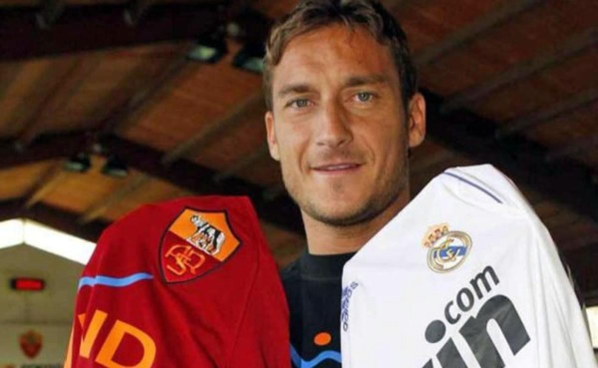 Francesco Totti dijo en una ocasión que “el Real Madrid presionó todo lo posible para ficharme. Es el único equipo en el mundo al que me habría ido, aunque lo hubiese hecho con tristeza por abandonar la Roma’, aseguró.