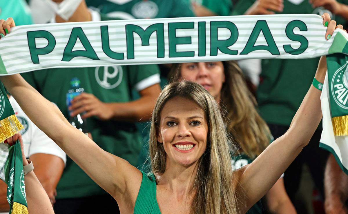 Bellas aficionadas del Palmeiras viajaron a Emiratos Árabes Unidos para la final del Mundial de Clubes.